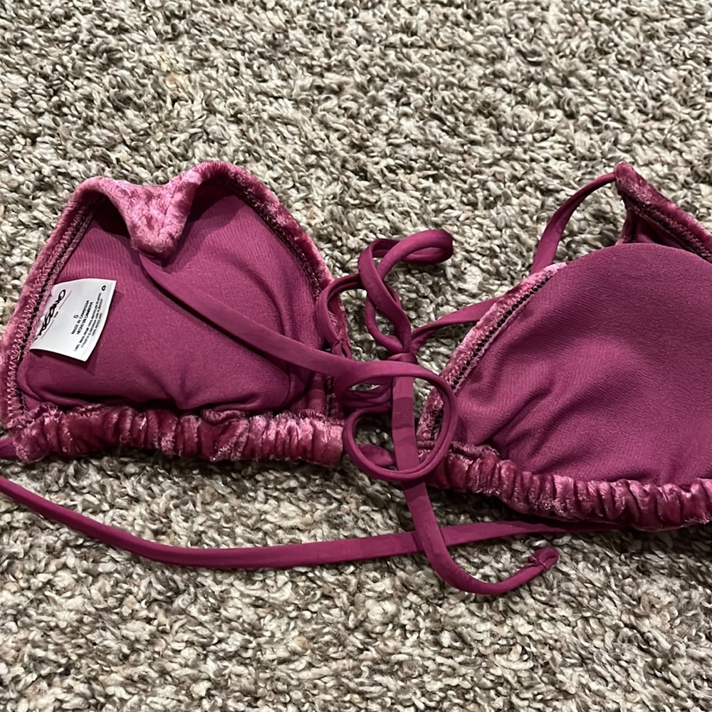 Velvet string bikini - Picture 2 of 4